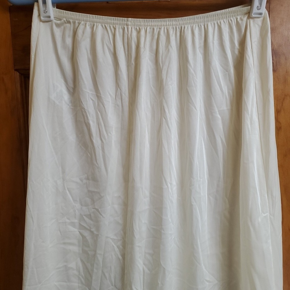Vanity Fair Size L 30 Half Slip Womens Ivory Lace Trim Nylon Tricot 11-711 Long